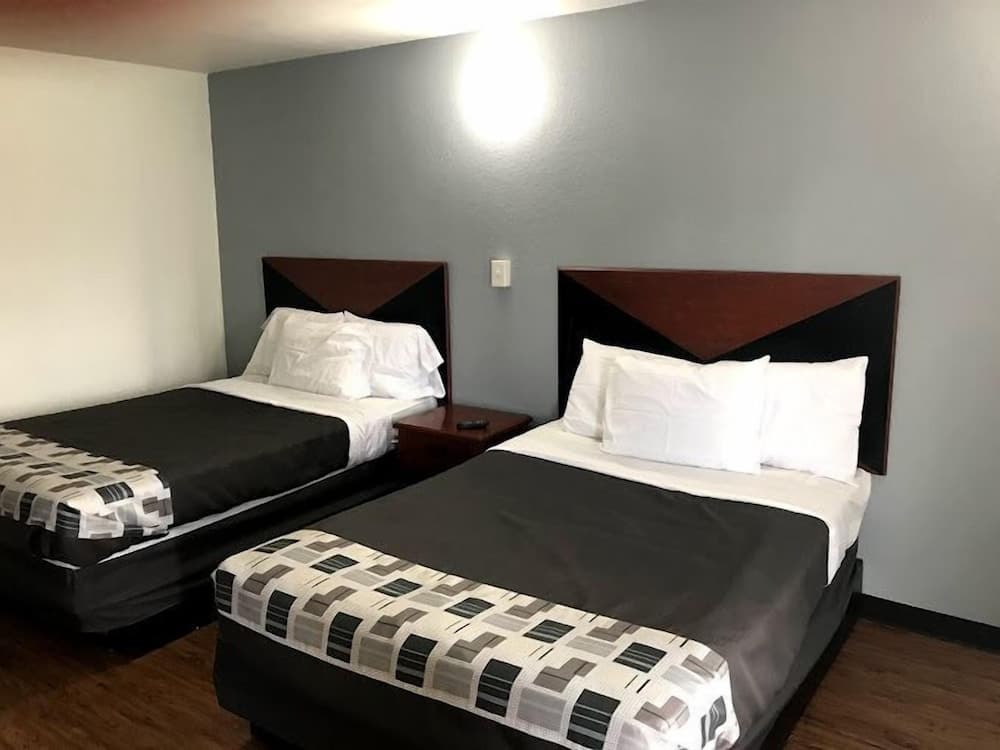 Regency Inn property views in Baton Rouge, LA — gallery photo 3