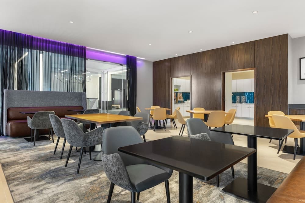 Residence Inn New York The Bronx At Metro Center Atrium gallery photo in Bronx, NY — image 27
