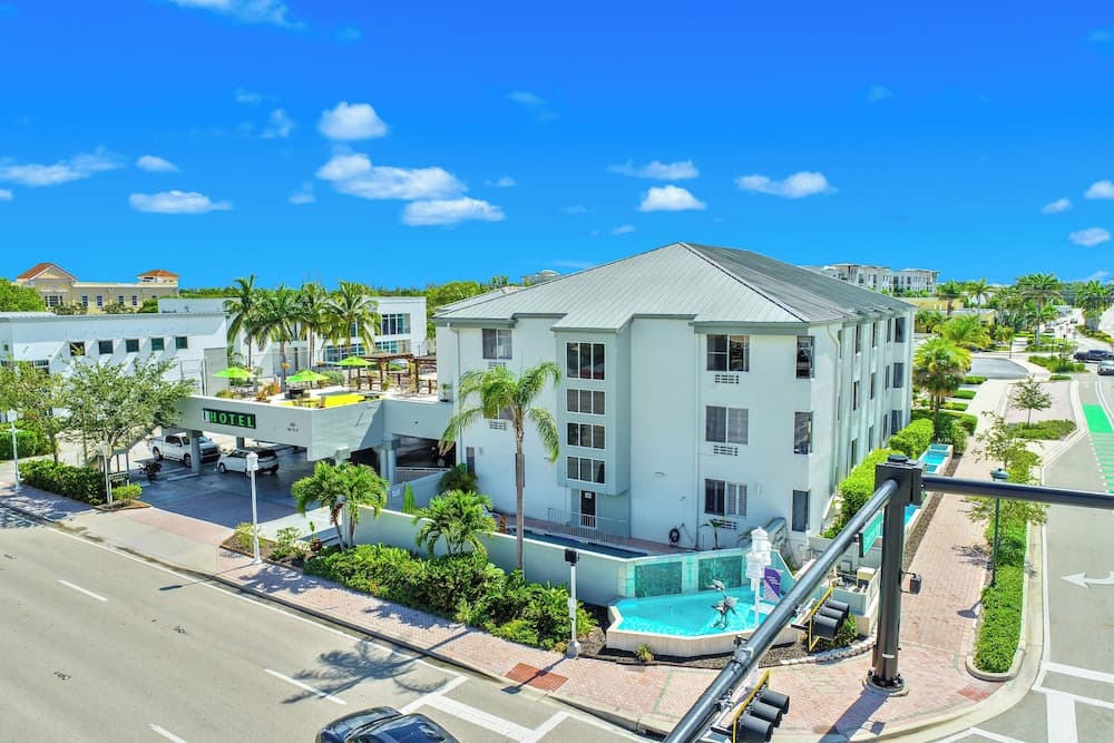 Naples Park Central Hotel featured exterior or lobby in Naples, FL — similar hotel