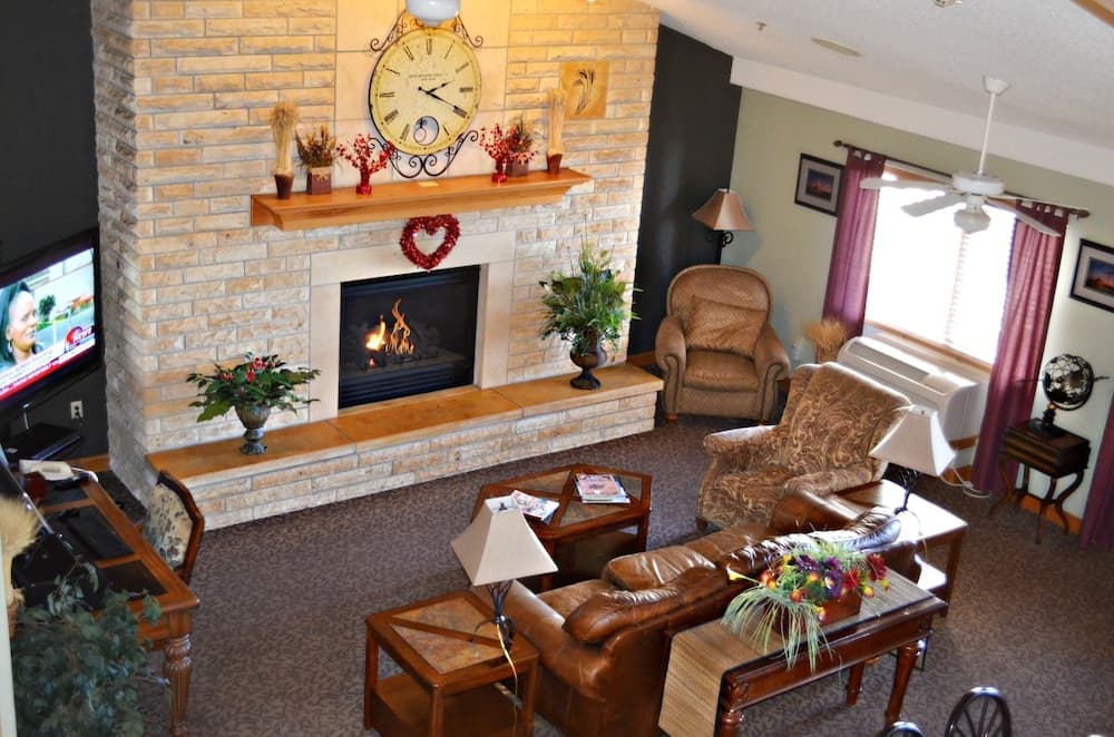 Fossil Creek Hotel And Suites property views in Russell, KS — gallery photo 3