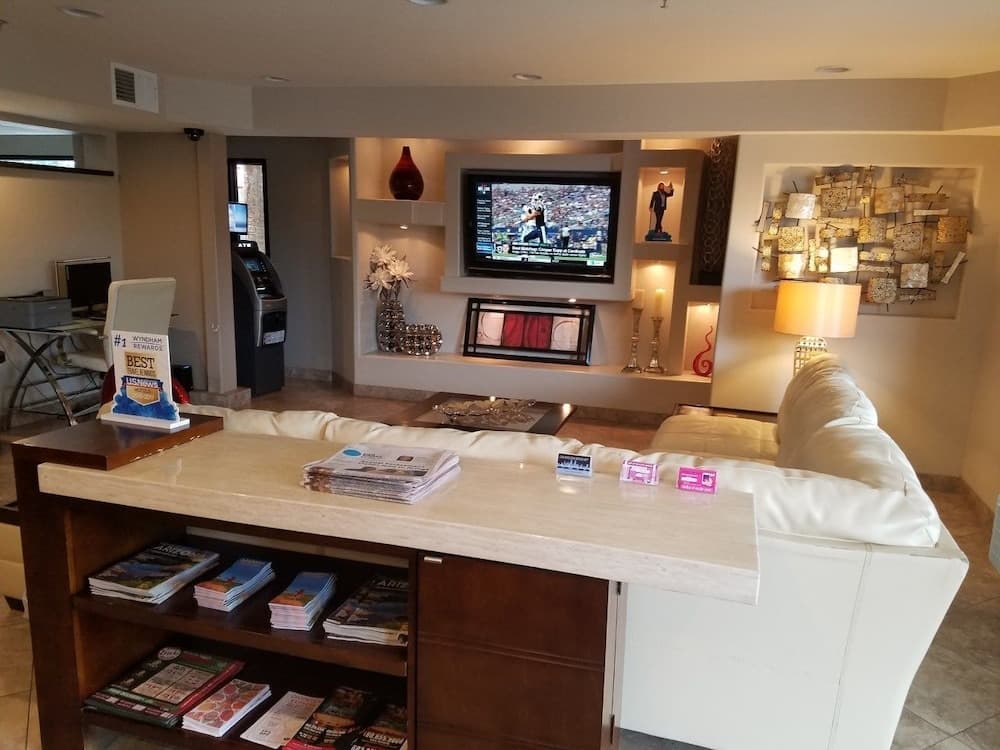 Infinity Inn & Suites interior in Tempe, AZ — gallery photo 2
