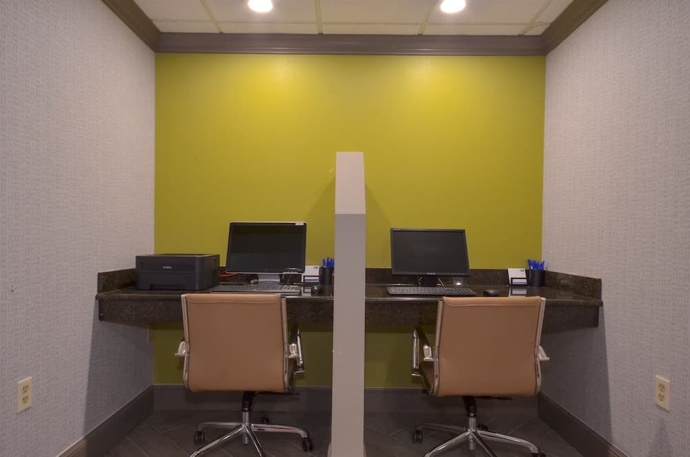Holiday Inn Express Fayetteville- Univ of AR Area by IHG gallery photo in Fayetteville, AR — image 5