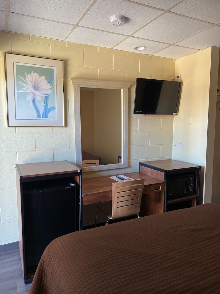 Executive Inn & Suites Near Lackland AFB property views in San Antonio, TX — gallery photo 3