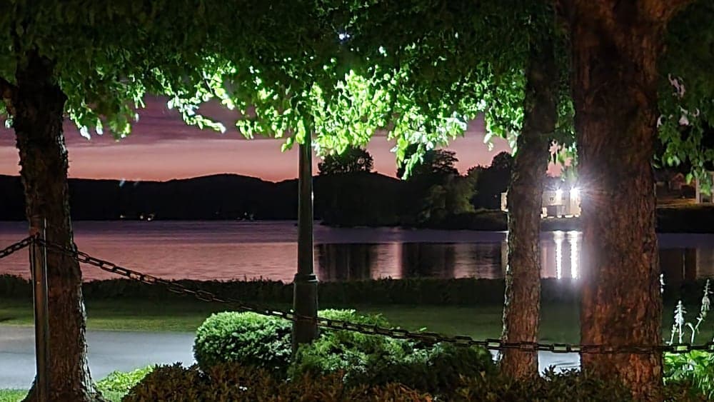 Lake Opechee Inn and Spa interior in Laconia, NH — gallery photo 2