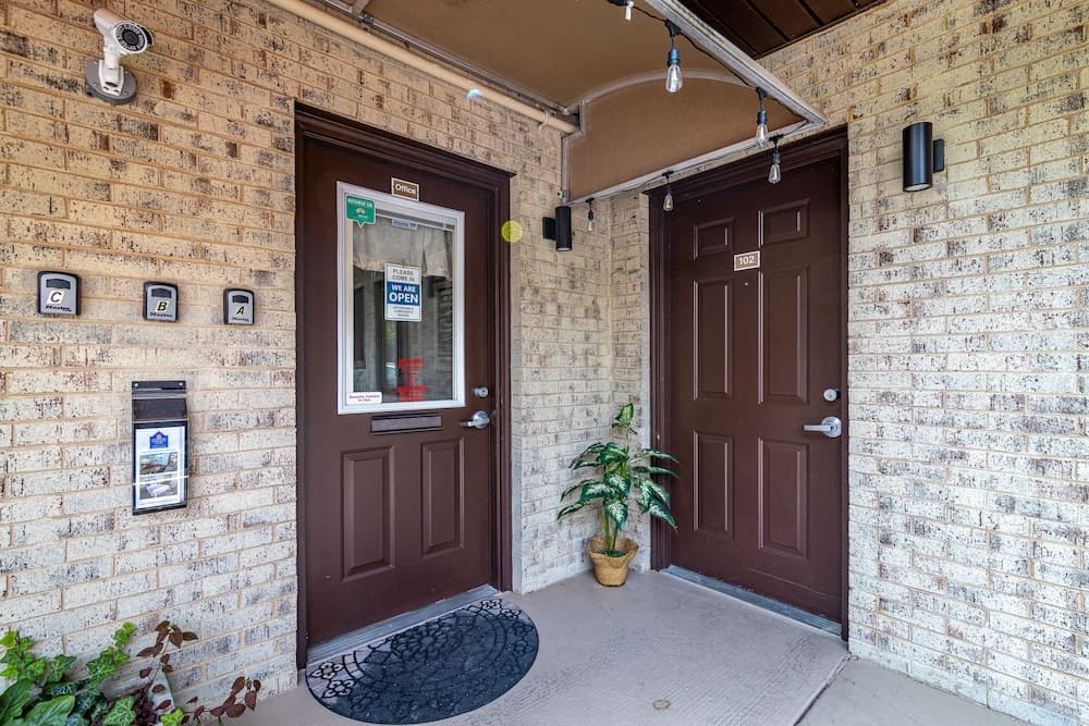 Affordable Corporate Suites - Florist Road property views in Roanoke, VA — gallery photo 3