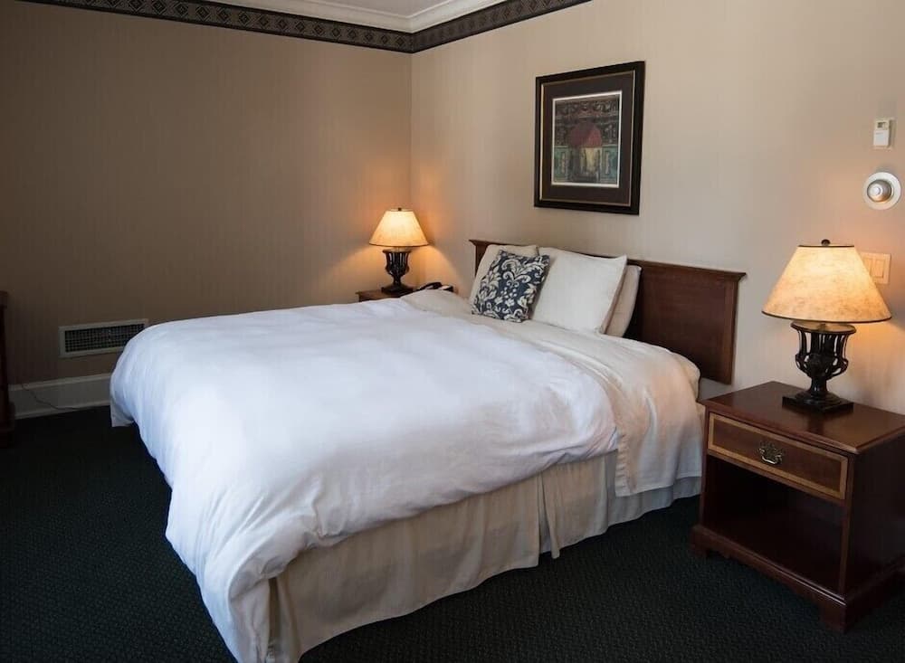 Bertram Inn at Glenmoor property views in Canton, OH — gallery photo 3