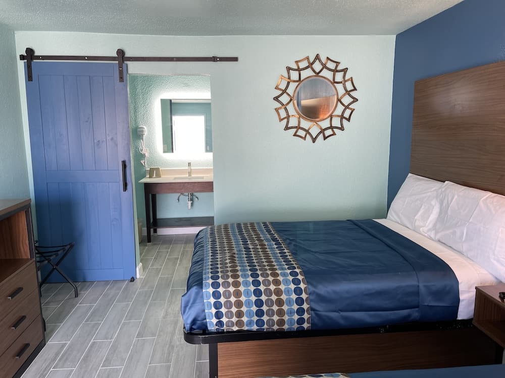Regal Inn interior in Lake City, FL — gallery photo 2