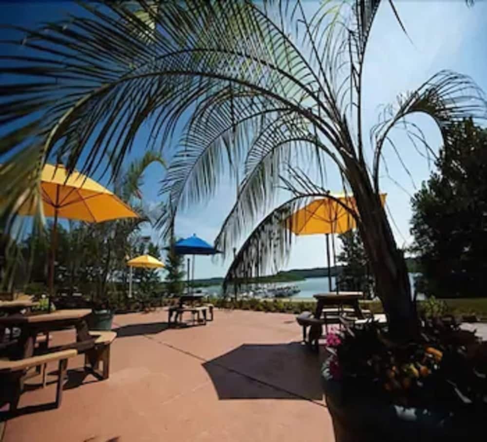 Fourwinds Lakeside Inn & Marina gallery photo in Bloomington, IN — image 18