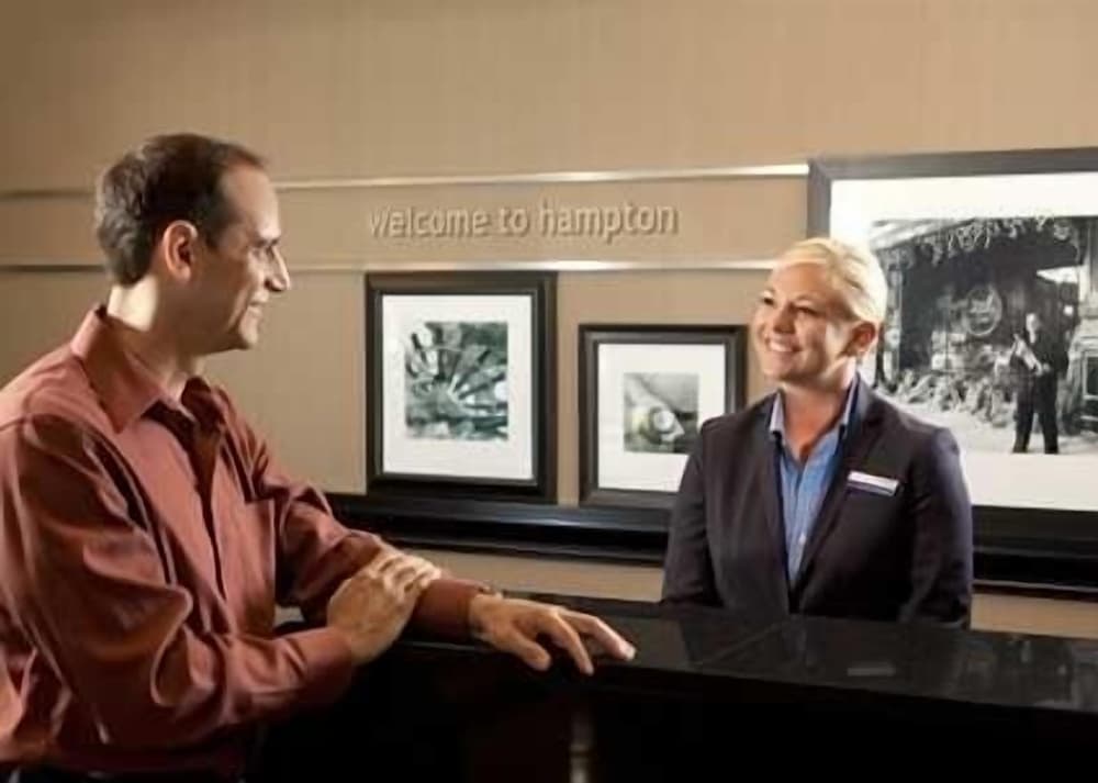 Hampton Inn & Suites Gulfport I-10 interior in Gulfport, MS — gallery photo 2
