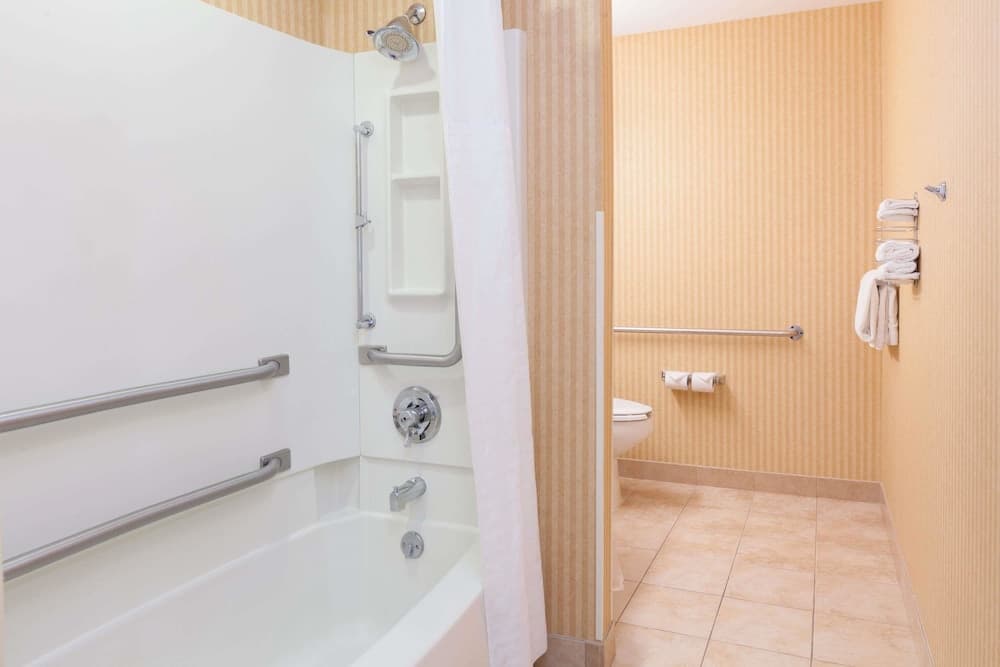 Microtel Inn & Suites by Wyndham Charleston WV gallery photo in South Charleston, WV — image 14