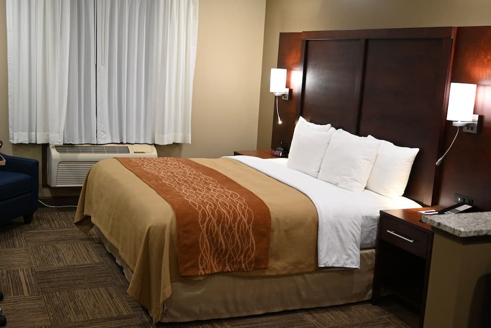 Giles Hotel Inn & Suites property views in Pulaski, TN — gallery photo 3