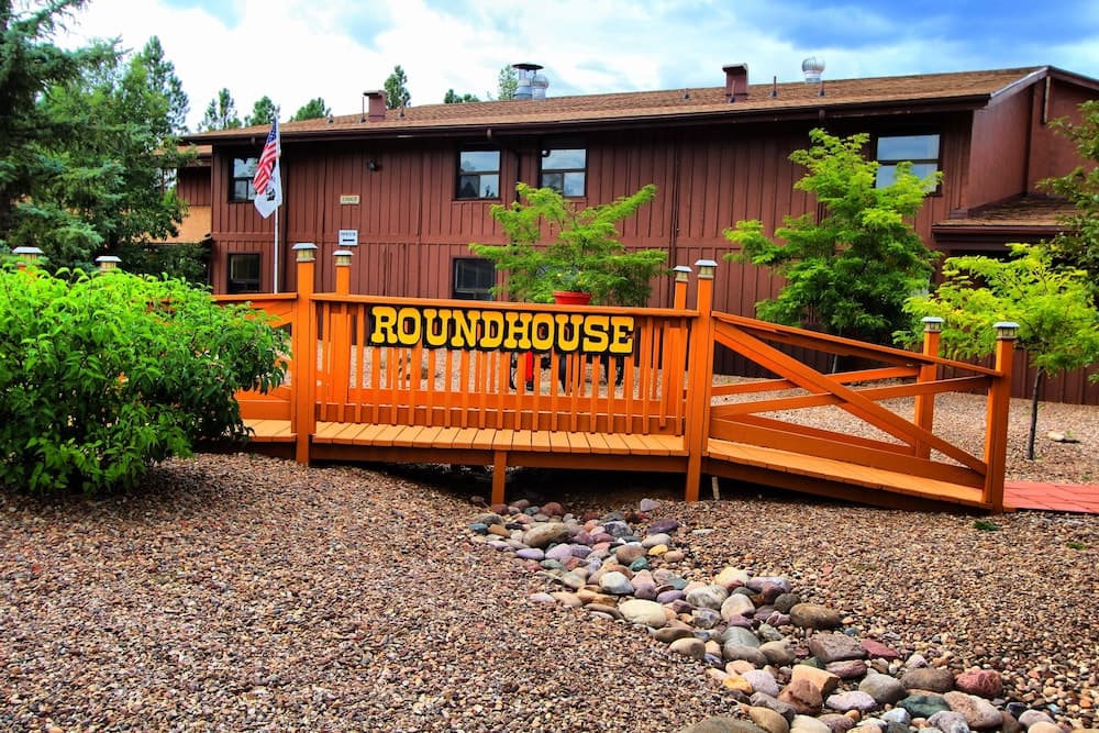 Roundhouse Resort featured exterior or lobby in Pinetop, AZ — similar hotel