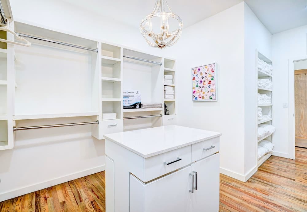 6BR Near OU Campus I Great for Big Groups 1010 gallery photo in Norman, OK — image 40