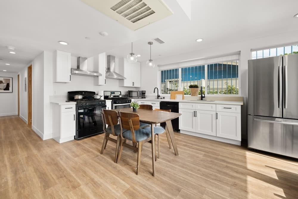 Perfect Gateway USC property views in Los Angeles, CA — gallery photo 3