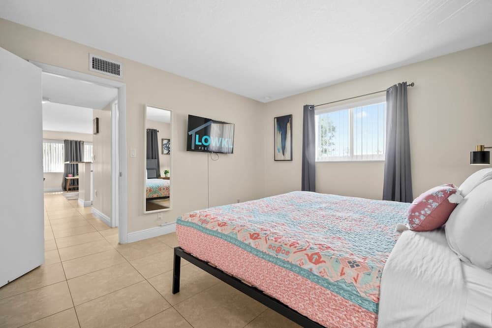 Coco Palms Apartments By Lowkl — hotel in Pompano Beach, Florida