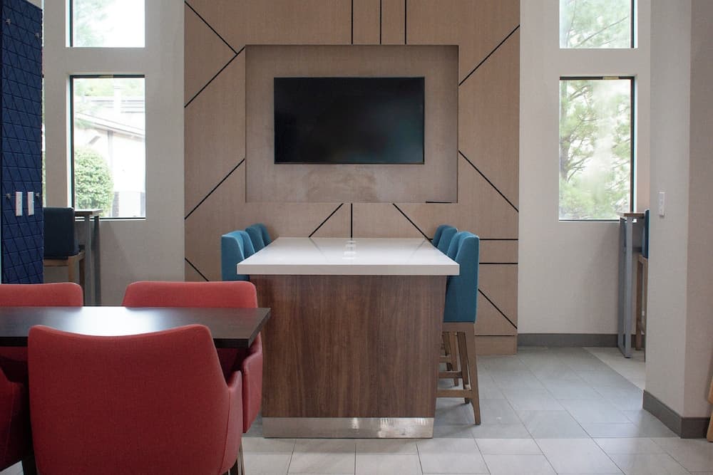 Holiday Inn Express Hotel & Suites New Philadelphia by IHG gallery photo in New Philadelphia, OH — image 10