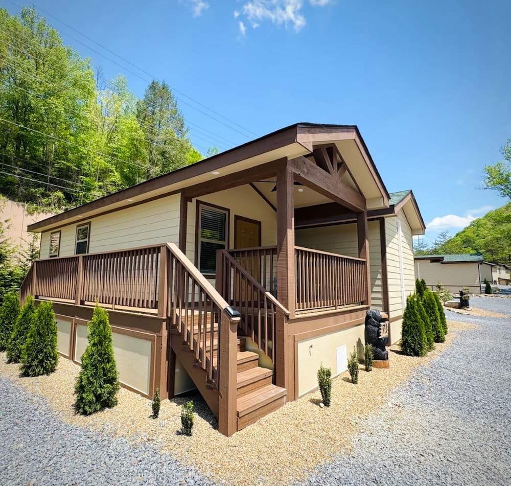 Dudley Creek RV Resort property views in Gatlinburg, TN — gallery photo 3