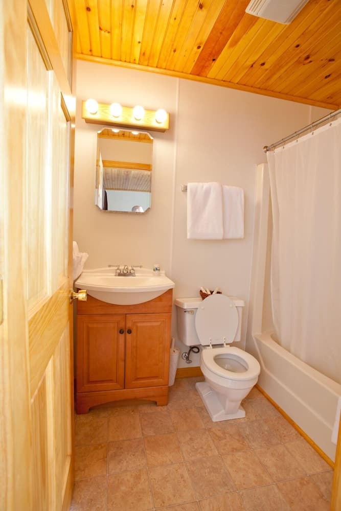 Blue Hill Lodge property views in Claryville — gallery photo 3