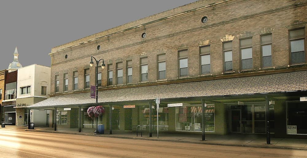 Tremont Inn on Main interior in Marshalltown, IA — gallery photo 2