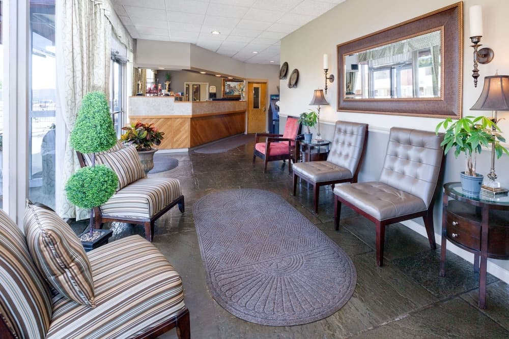 Travelodge by Wyndham Jackson interior in Jackson, MI — gallery photo 2