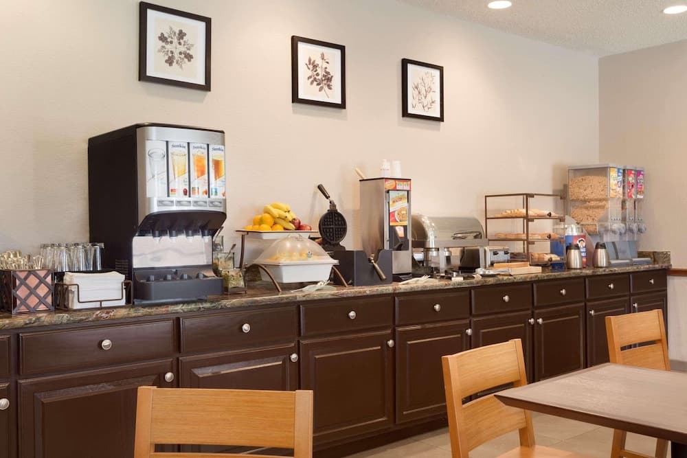 Country Inn & Suites by Radisson, Norman near University gallery photo in Norman, OK — image 12