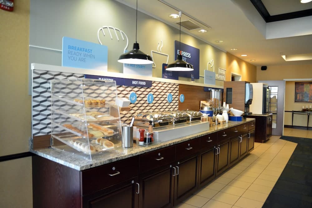 Holiday Inn Express & Suites Youngstown West - Austintown by IHG gallery photo in Austintown, OH — image 10