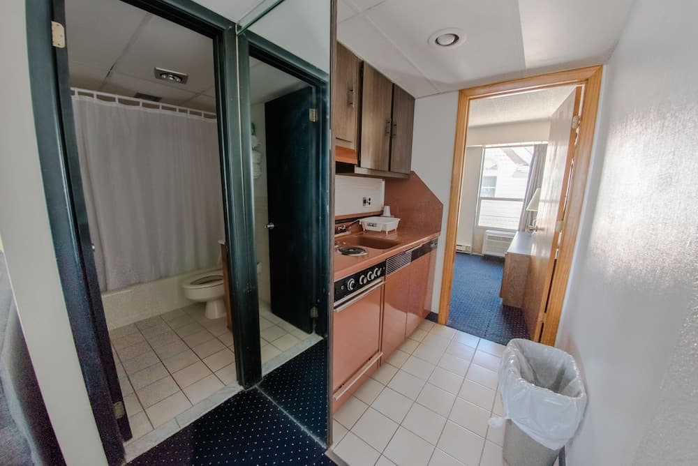 Windjammer Motor Inn property views in Seaside Park, NJ — gallery photo 3