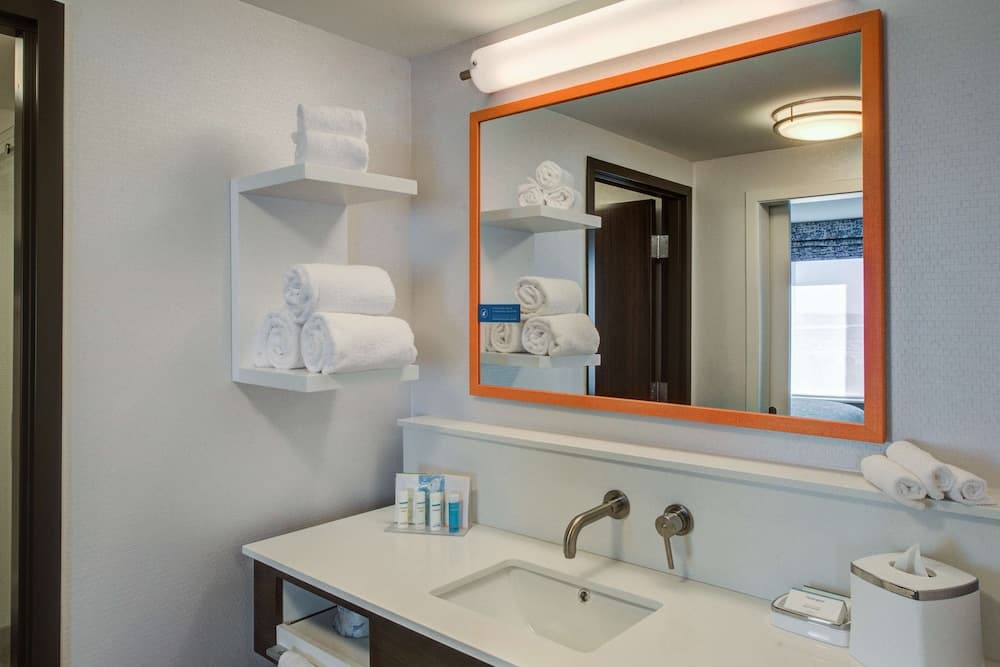 Hampton Inn & Suites Wixom gallery photo in Wixom, MI — image 29