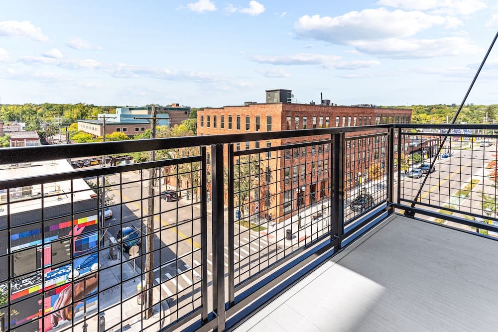 Ann Arbor City Club Apartments featured exterior or lobby in Ann Arbor, MI — similar hotel
