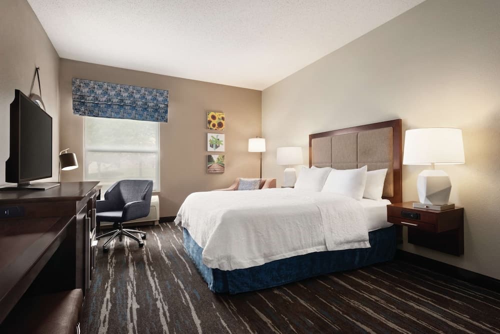 Hampton Inn & Suites Ft. Wayne-North featured exterior or lobby in Fort Wayne, IN — similar hotel