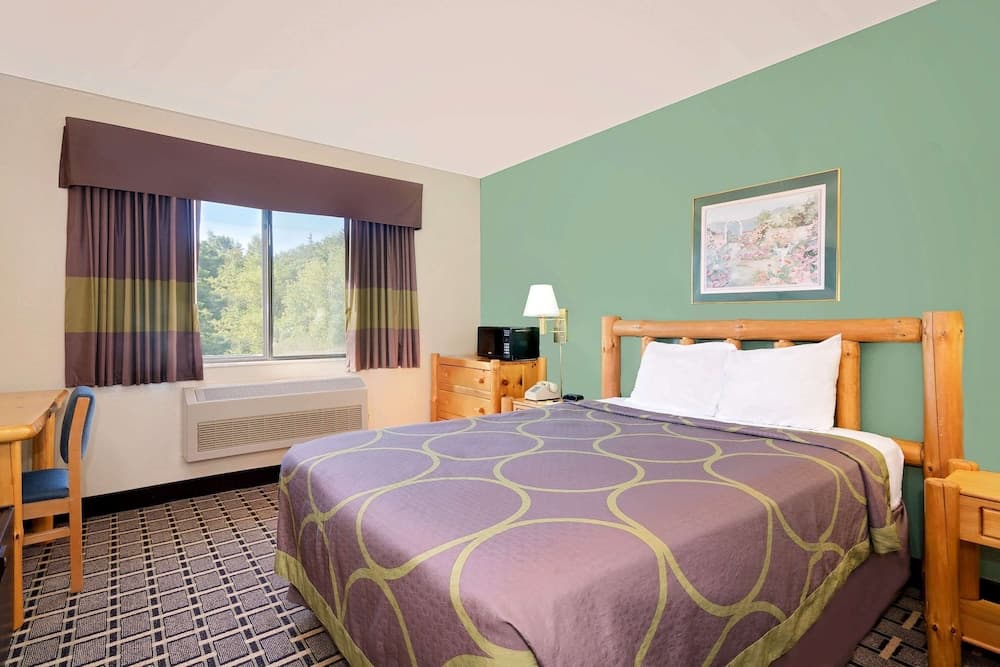 Super 8 by Wyndham Cloquet property views in Cloquet, MN — gallery photo 3