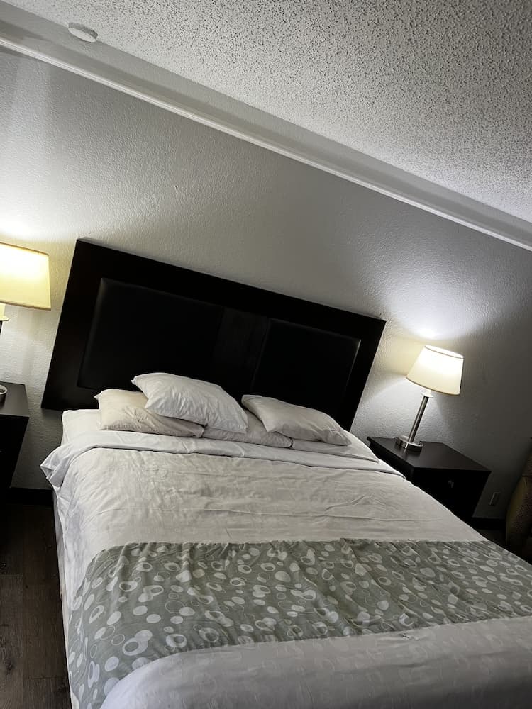 Relax Inn & Suite property views in Longview, TX — gallery photo 3