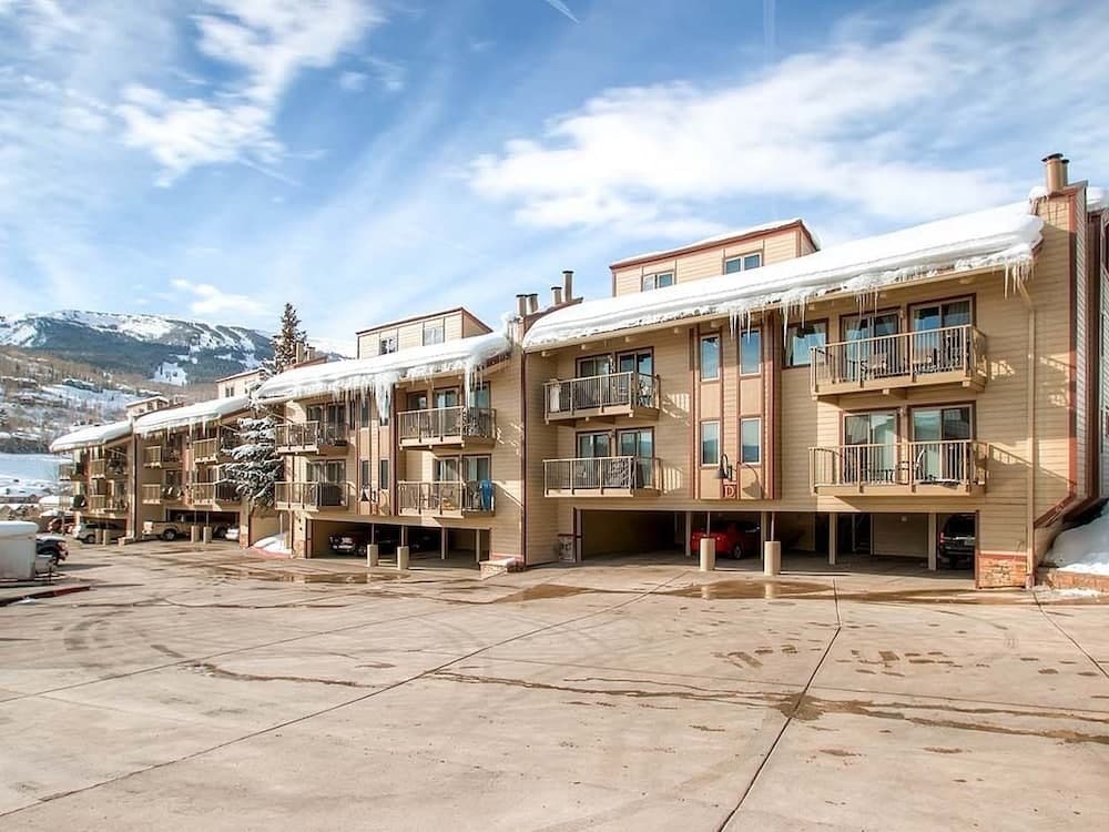 Snowmass Mountain Condos by Snowmass Vacations featured exterior or lobby in Snowmass Village, CO — similar hotel