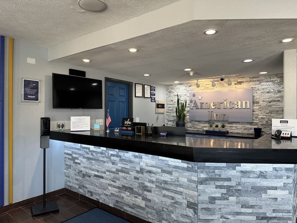 American Inn Cedar Rapids South interior in Cedar Rapids, IA — gallery photo 2