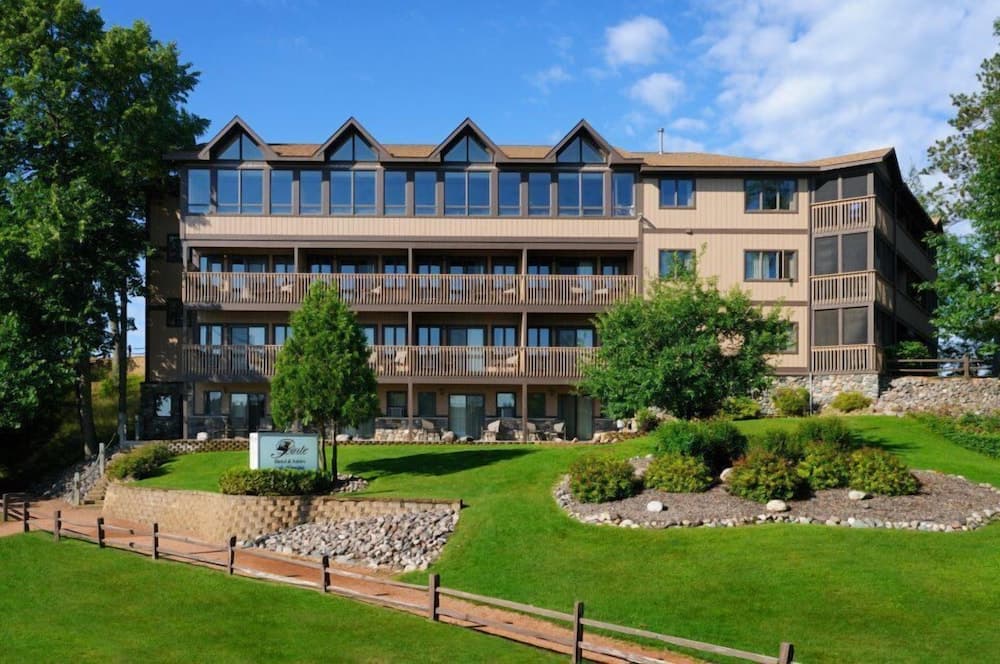 The Pointe Hotel and Suites featured exterior or lobby in Minocqua, WI — similar hotel