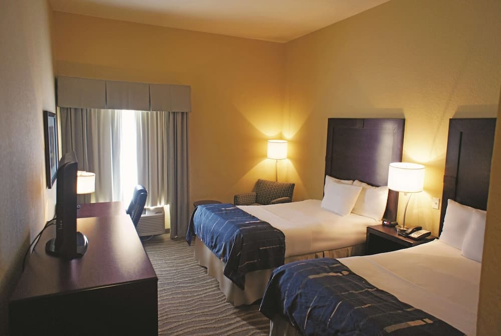 Spark by Hilton Hammond interior in Hammond, LA — gallery photo 2