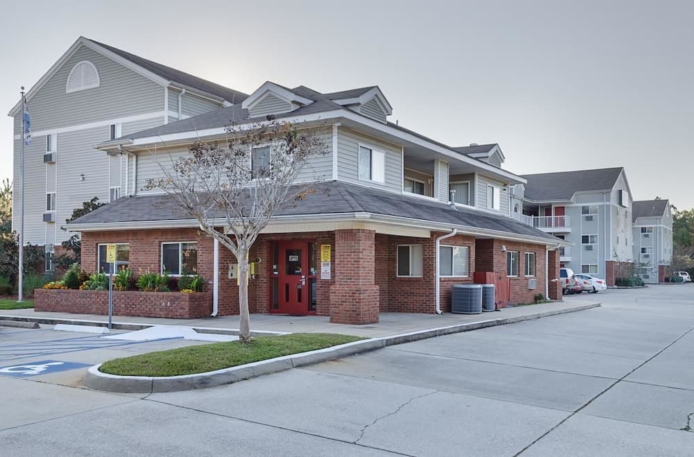 Siegel Select Gautier featured exterior or lobby in Gautier, MS — similar hotel