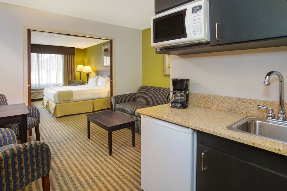 Kalamazoo Hotel and Suites gallery photo in Kalamazoo, MI — image 14