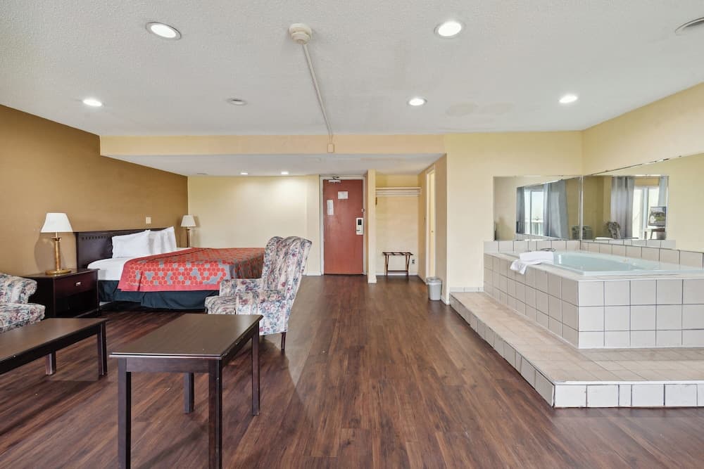 Miami Suites Hotel gallery photo in Toledo, OH — image 35