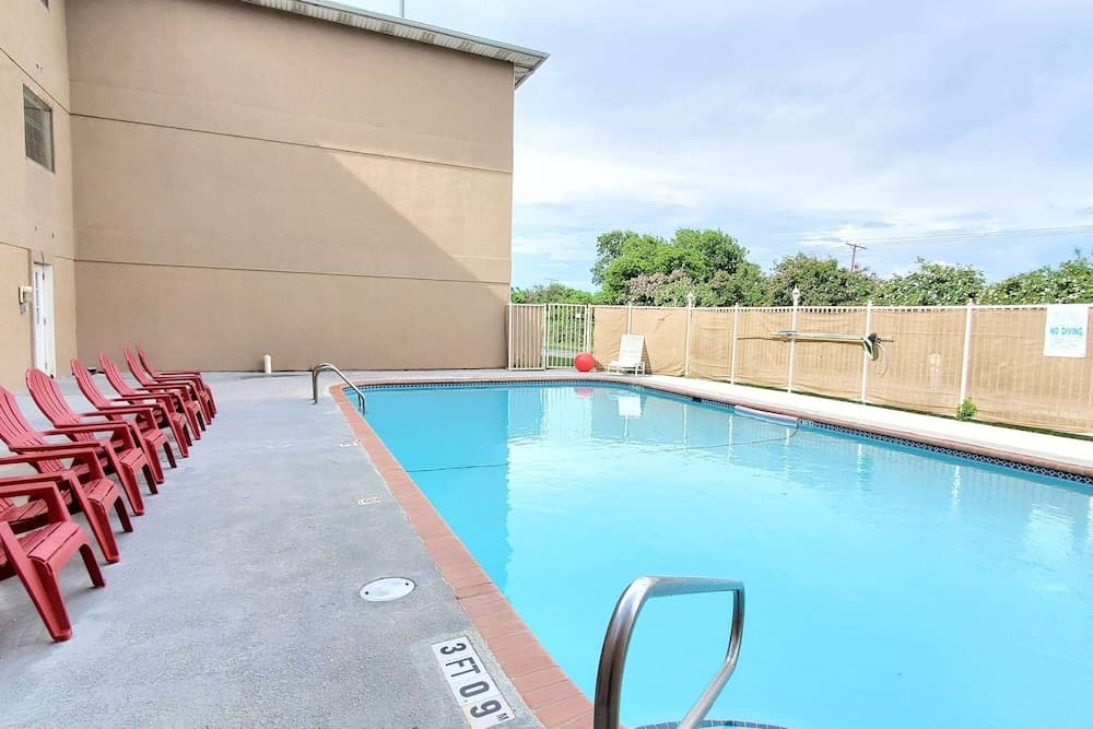 Super 8 by Wyndham Temple I-35 gallery photo in Temple, TX — image 5