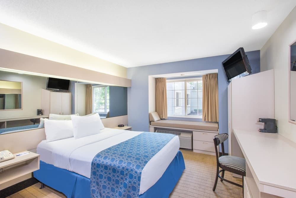 Microtel Inn & Suites by Wyndham Seneca Falls gallery photo in Waterloo — image 11