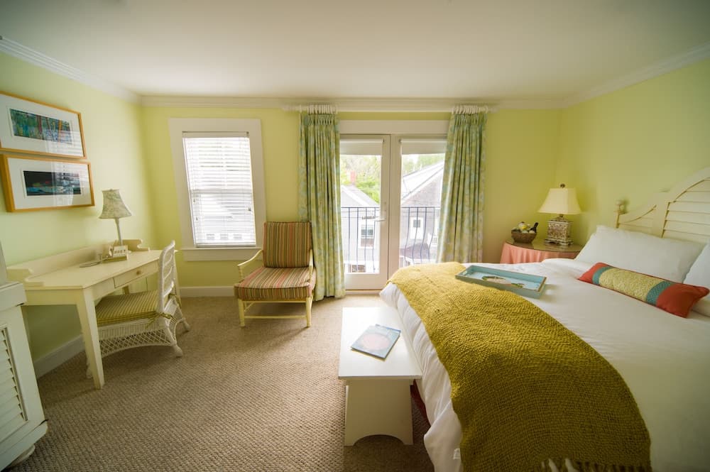 Mansion House Inn And Spa property views in Vineyard Haven, MA — gallery photo 3