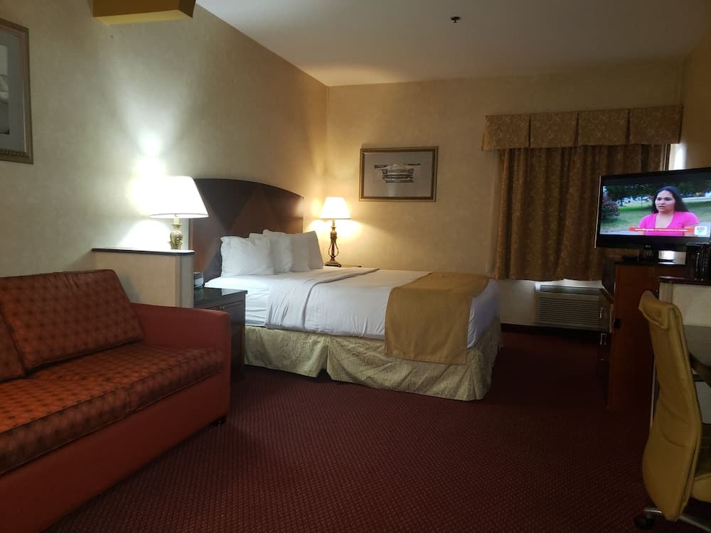 A Victory Suites Warren interior in Warren, MI — gallery photo 2