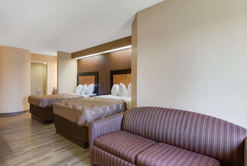 Quality Inn Lees Summit - Kansas City gallery photo in Lee's Summit, MO — image 8