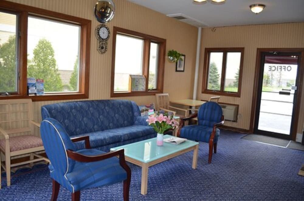 Hyannis Host Inn interior in Hyannis — gallery photo 2