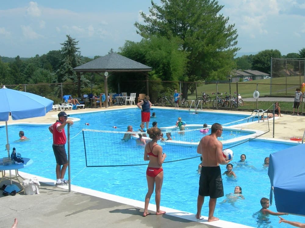 Baneberry Golf and Resort interior in White Pine, TN — gallery photo 2