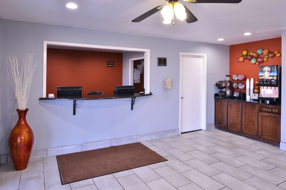 Americas Best Value Inn Batesville interior in Batesville, MS — gallery photo 2