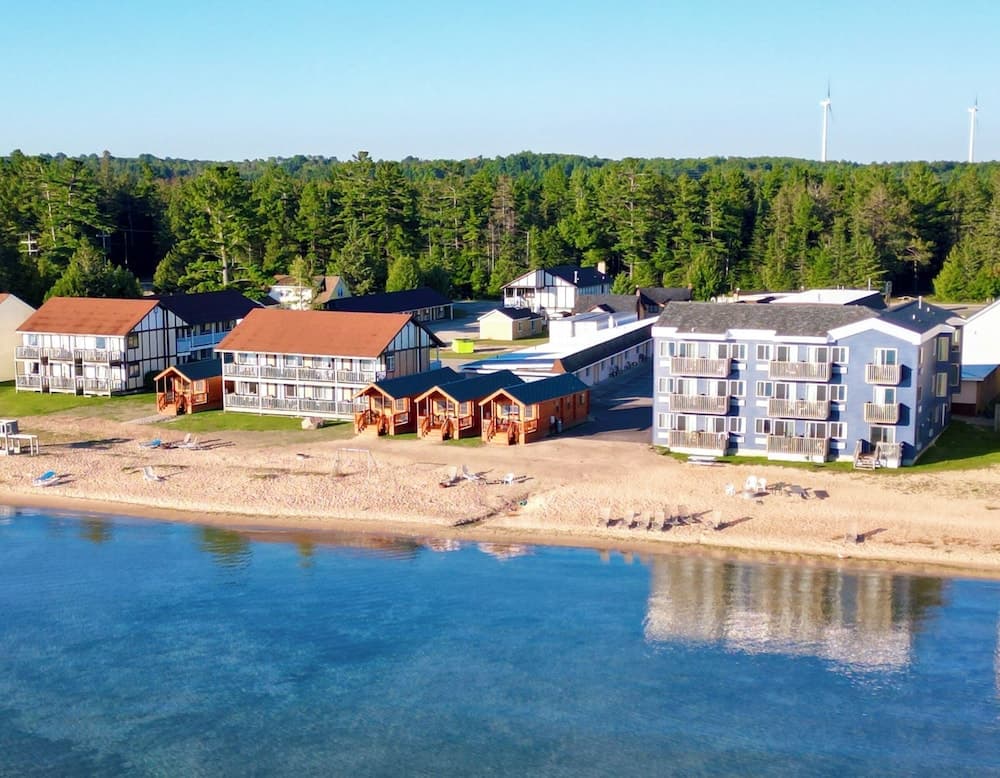 Waterfront Inn - Mackinaw City featured exterior or lobby in Mackinaw City, MI — similar hotel