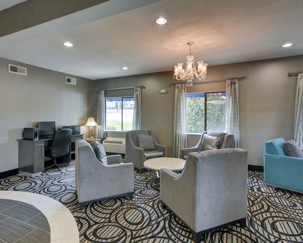 Quality Inn & Suites Grand Prairie South interior in Grand Prairie, TX — gallery photo 2