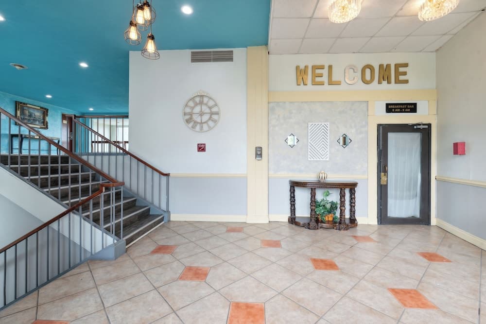 Miami Suites Hotel gallery photo in Toledo, OH — image 13